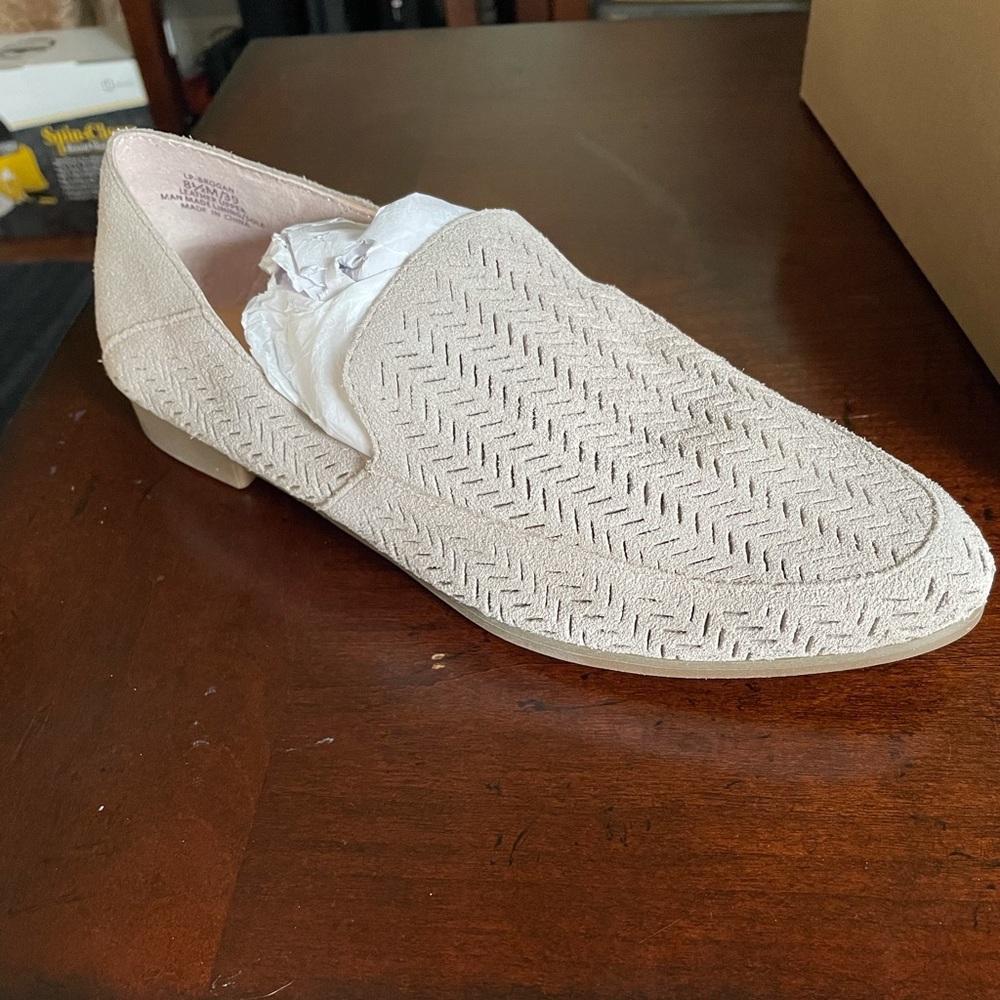 NIB NEVER WORN Lucky brand suede loafers